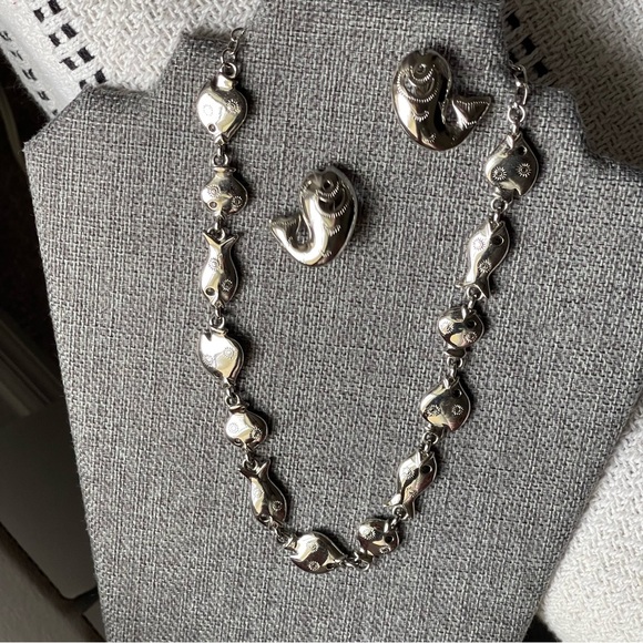 TRIFARI | Vintage | Silver Tone Fish Southern Theme Earrings Necklace Set 18" - Picture 1 of 12